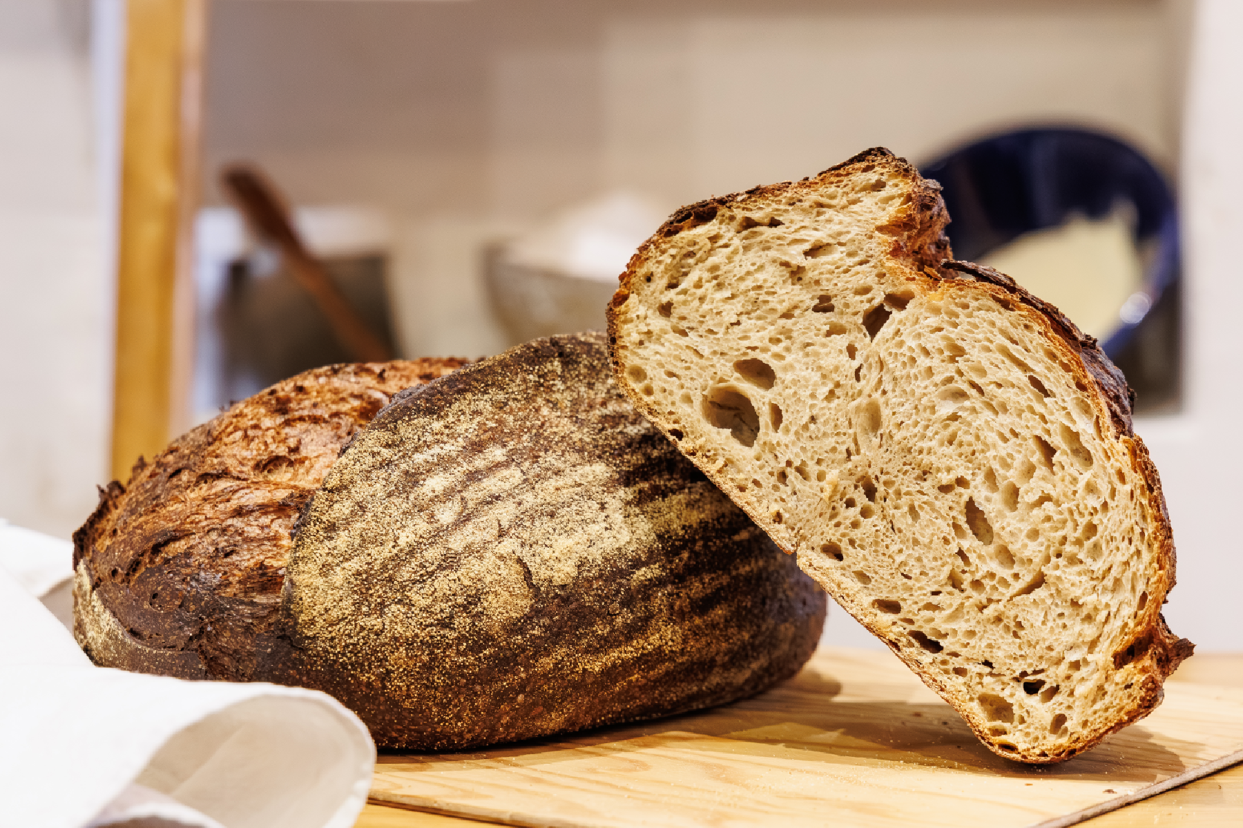 Pan artesano de masa madre en Luvarïe Barcelona